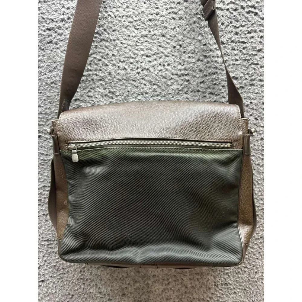 Louis Vuitton Taiga Viktor Leather Shoulder Messenger Bag Brown‎ 13.5